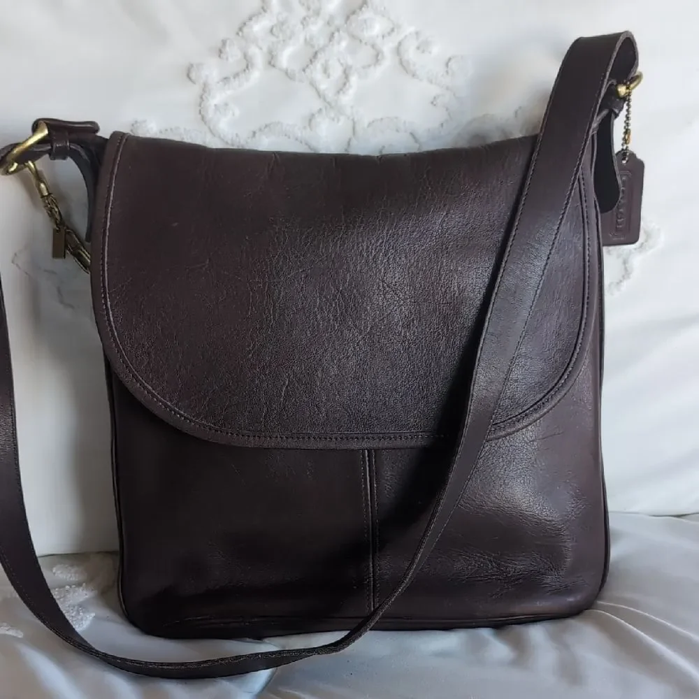 Vintage Coach Whitney Mahogany 🤎 Leather Large Crossbody With Gold Charm Chain